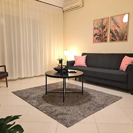 Διαμέρισμα Cozy City Center Apartment *