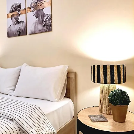 Cozy Center - With Free Parking Space, 350m Away 公寓 *