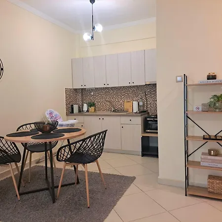Cozy Center - With Free Parking Space, 350m Away 公寓