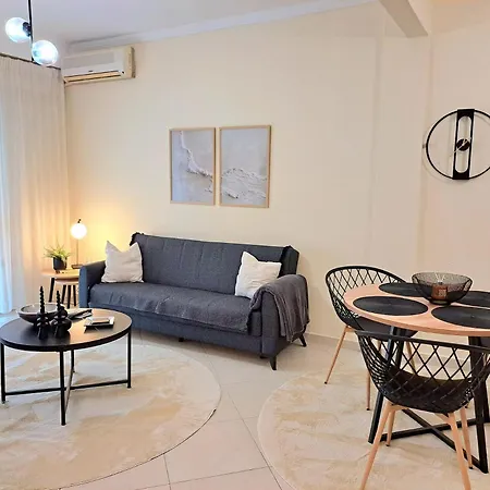 Cozy City Center Apartment