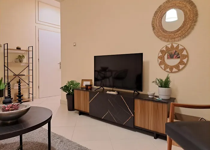 Cozy Center Apartment *