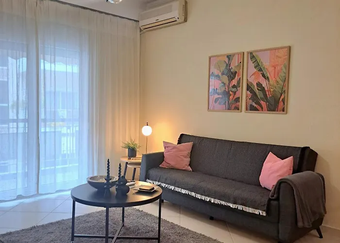 Cozy Center Apartment Serres